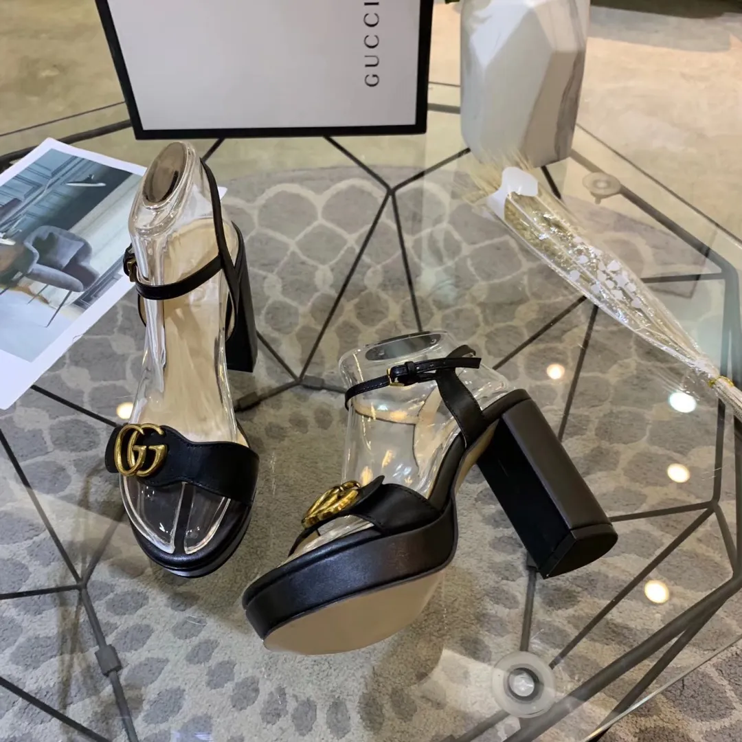 👟👟Ex-factory price 360👟👟 Gucci (GUCCI) official website 1:1 exquisite bronze buckle new summer one-line sandals. The workmanship is great and reassuring. The leather is shiny and tough. Comfortable and super comfortable to walk. It is recommended to meet the actual needs of the public and is easy to control. Fabric: first-layer cowhide. Lining/foot: sheepskin. Rubber outsole. Heel height: 10cm, waterproof platform 2.5cm. Color: gold, light gold, black, white, red. Size: 35-39 (sizes 34, 40, 41 need to be customized). Comes with receipt.